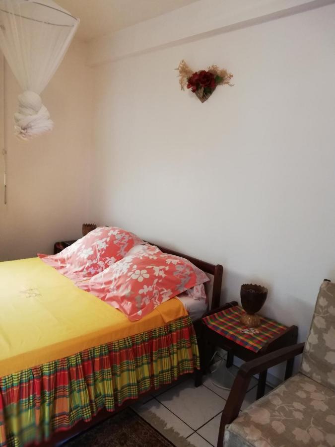 Hebergement Mouchas F4 - Dans Villa Les Polycias Sainte-Luce Exteriér fotografie