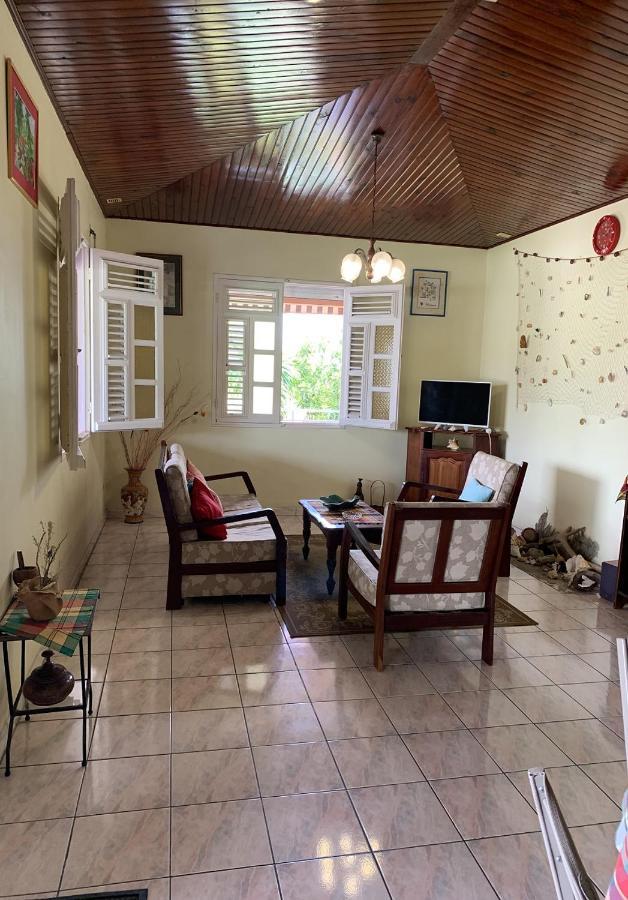 Hebergement Mouchas F4 - Dans Villa Les Polycias Sainte-Luce Exteriér fotografie